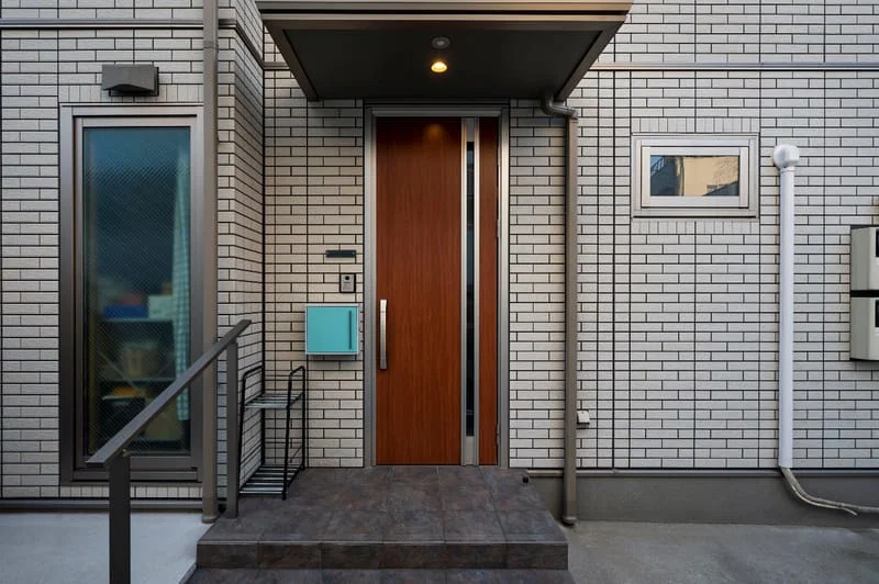 What Accessibility Benefits Do Wave to Open Door Systems and Push to Open Door Switches Offer?